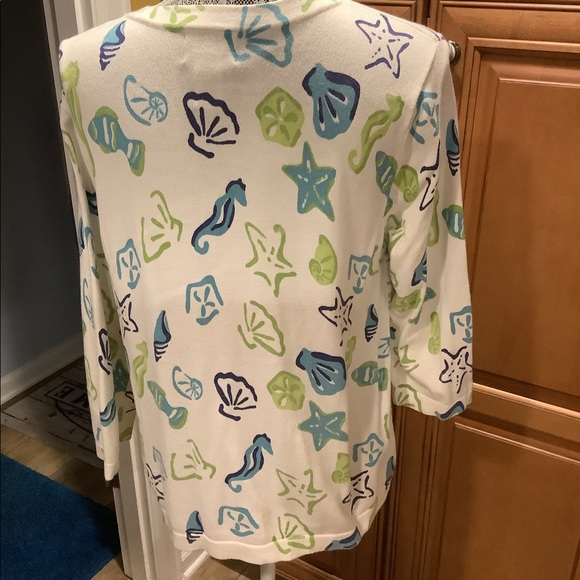 V NECK AQUA/LIME PATTERN ON WHITE BACKGROUND - Picture 2 of 4